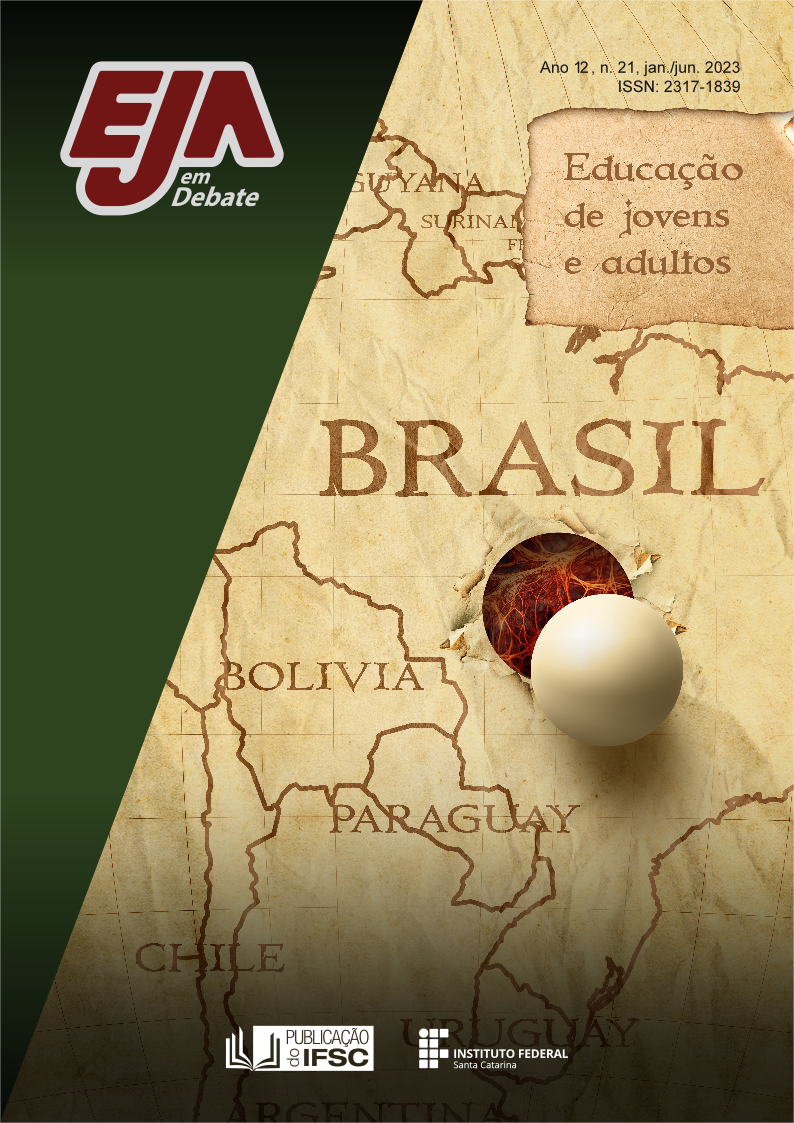 A capa da revista “EJA em Debate”, do ano 12, número apresenta um mapa do Brasil em que aparecem as fronteiras com outros países da América Latina, sendo que tal mapa está na cor bege com sombreado em tons terrosos, num estilo que remete ao antigo. No centro do mapa, há um círculo plano que se desloca para fora, como se fosse um pedaço que se recortou e está projetado para além do mapa. Em cima, está escrito “Educação de Jovens e Adultos”, pois esse círculo que se desloca é uma representação da EJA como local de deslocamento. Maiores informações da interpretação da capa encontram-se no editorial da revista, escrito pela editora-chefe Ivelã Pereira.